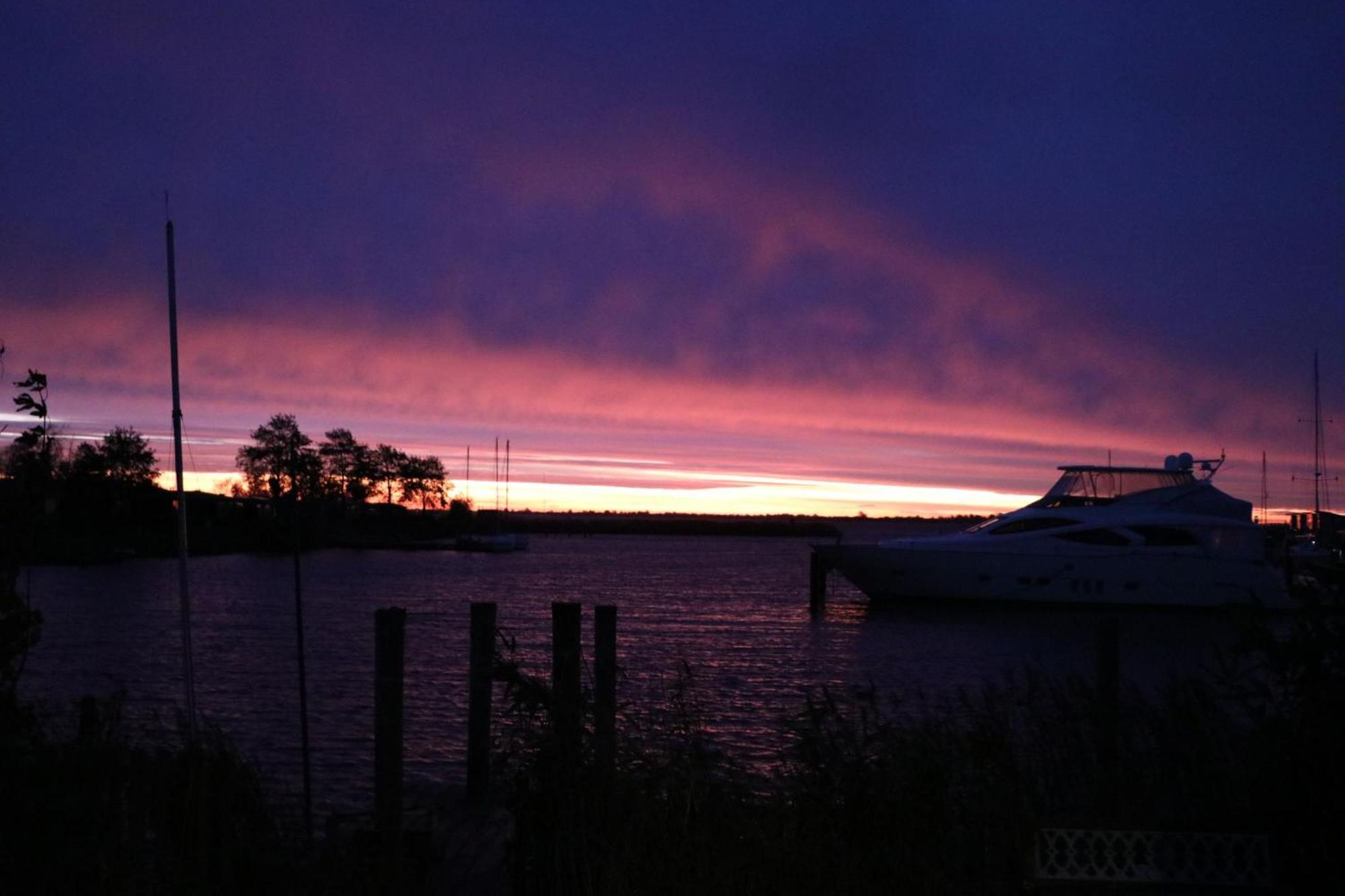 Het Kleine Huis Mobile Home By The Harbour And The Lauwersmeer Anjum Exterior foto